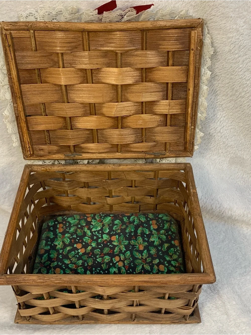 Vintage Grandma’s Cottagecore Holiday Sewing Basket Woven Rustic Brown Wicker